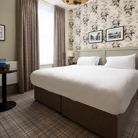 אורחן The Waterhead Inn, Ambleside- The Collection Group אמבלסייד