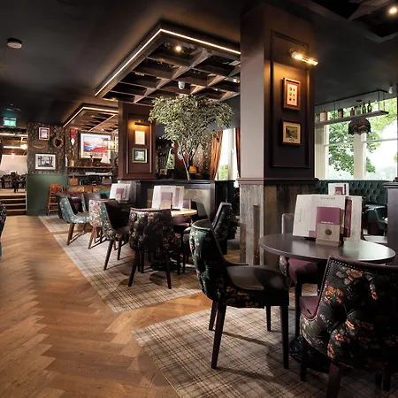 אורחן The Waterhead Inn, Ambleside- The Collection Group אמבלסייד