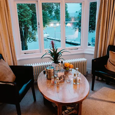 イン The Waterhead Inn, Ambleside- The Collection Group アンブルサイド